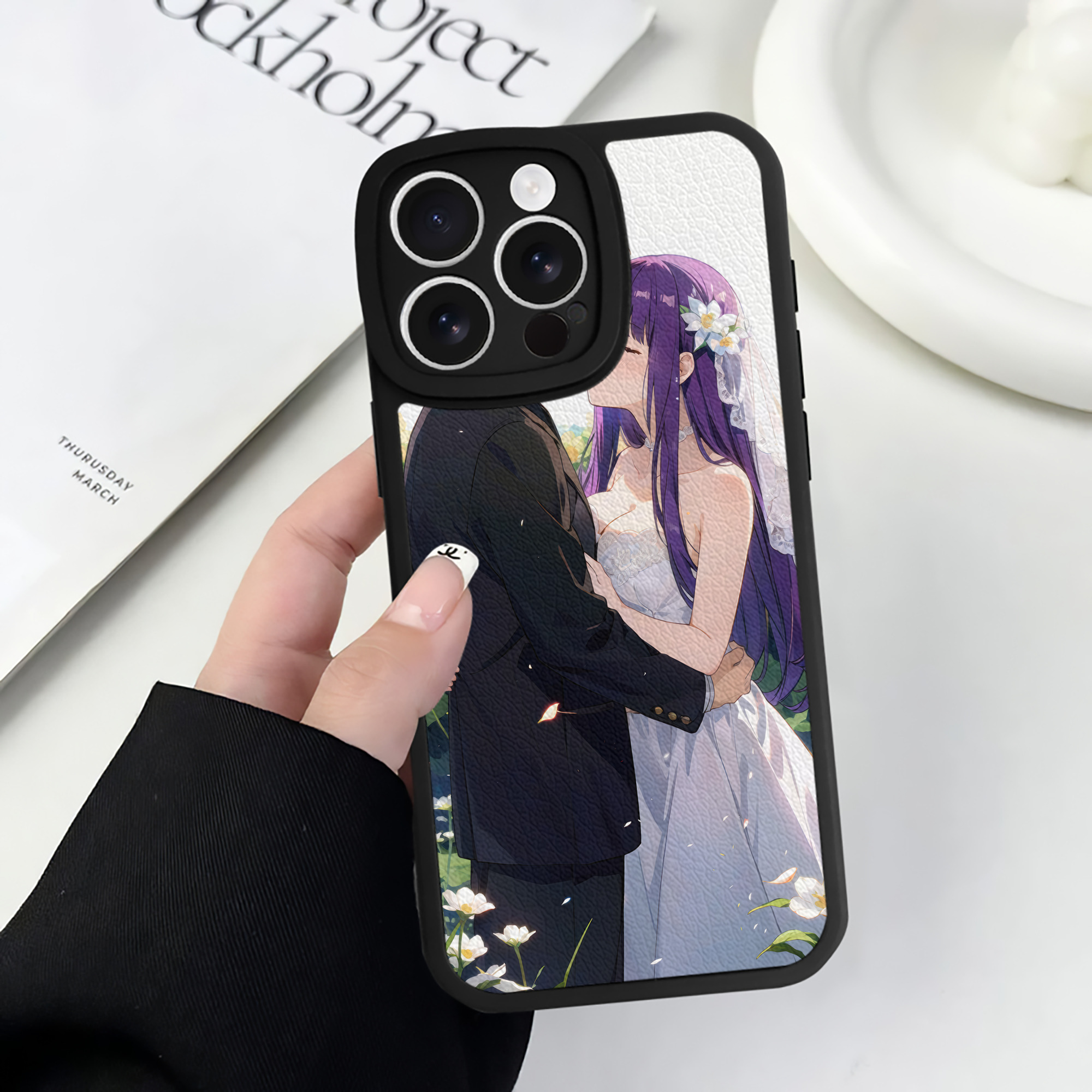 （画像用） 葬送のフリーレン Frieren 【iPhone 16シリーズ対応】シリコンスマホケース（レザー調） 材質：シリコン